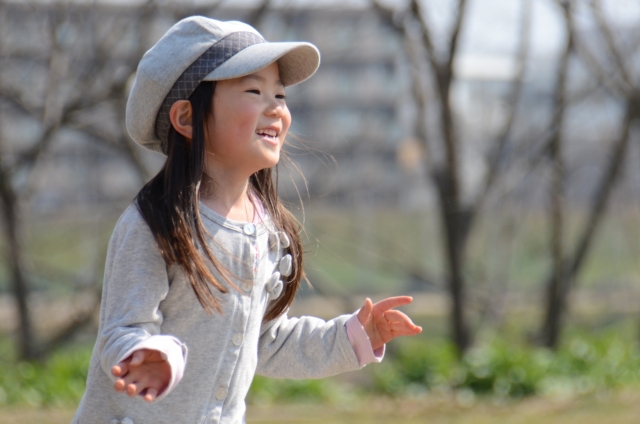 キャスケットを被った女の子